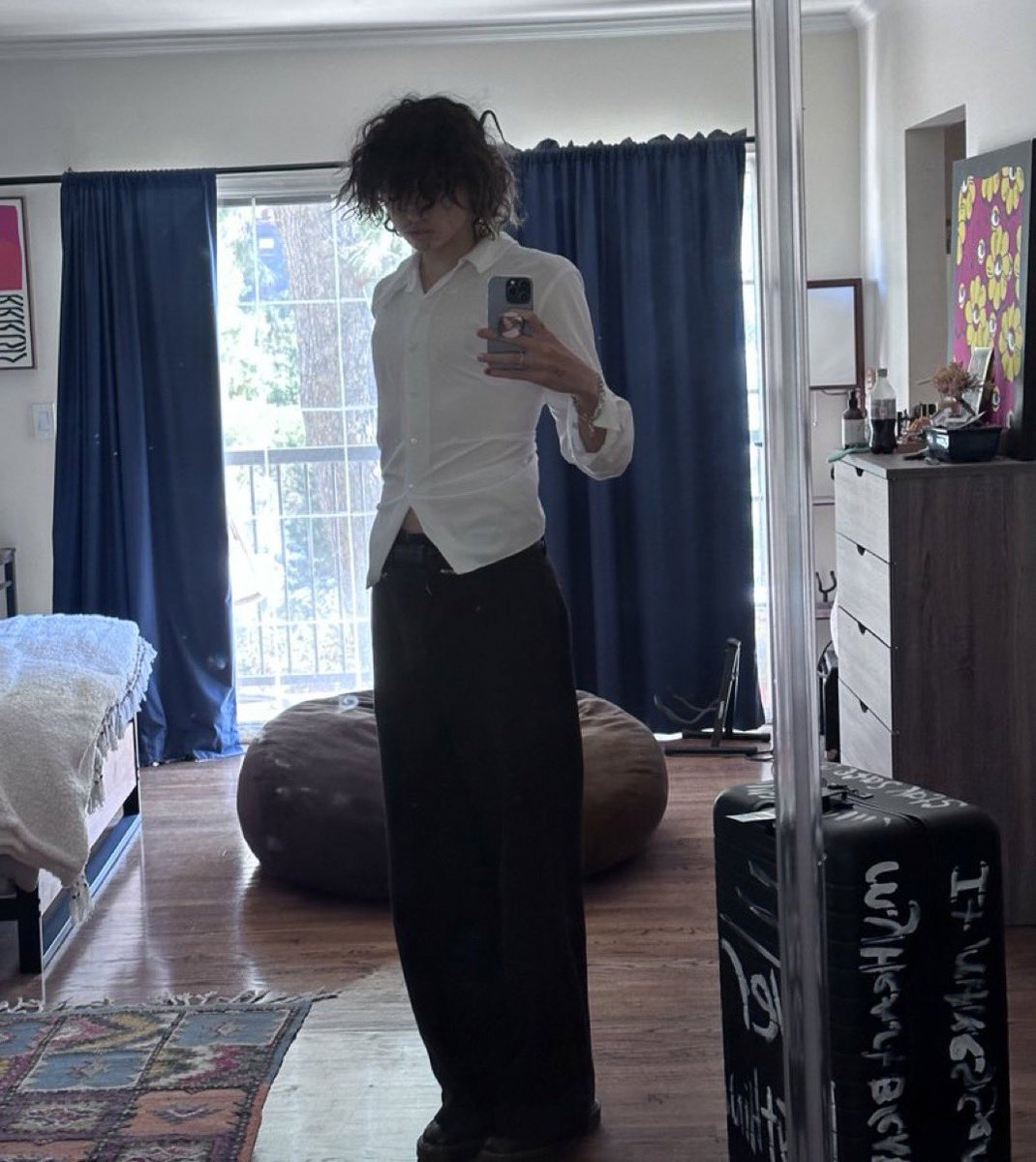 king of mirror selfies