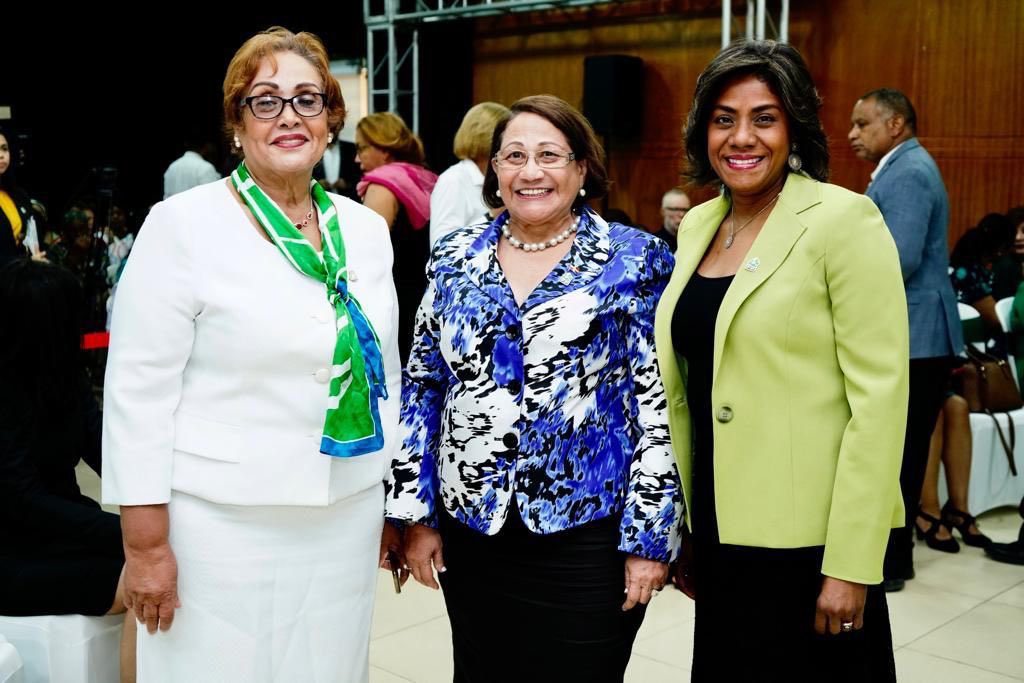 JuanaSa89840481's tweet photo. En el #AltarDeLaPatria en #OfrendaFloral, y en #CasaDelPueblo donde se realizó la #Juramentacion #JohannyGuzman #LourdesSerulle #Altagracia #Claribel #AnaDeCrispin @FPcomunica @FPComunitarios @Ruthrodriguezh @dinamarcareynos #YsaiasRuiz @soveidaacosta2 #YannirisPeña #JuanArias🍀 https://t.co/jhkObeiUem