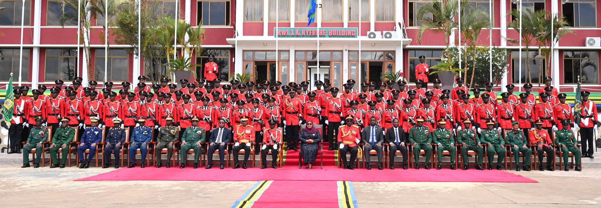 Kamisheni kwa Maafisa Wanafunzi 724 wa JWTZ (Wanaume 635 &amp; Wanawake 89) wa Kundi la 03/19 wa Shahada ya Sayansi ya Kijeshi &amp; Kundi la 69/21. Tunaendelea kuimarisha Jeshi letu kisayansi katika jukumu lao la kutumikia nchi yetu kutunza amani, uongozi wa kiuchumi, kisiasa &amp; kijamii.