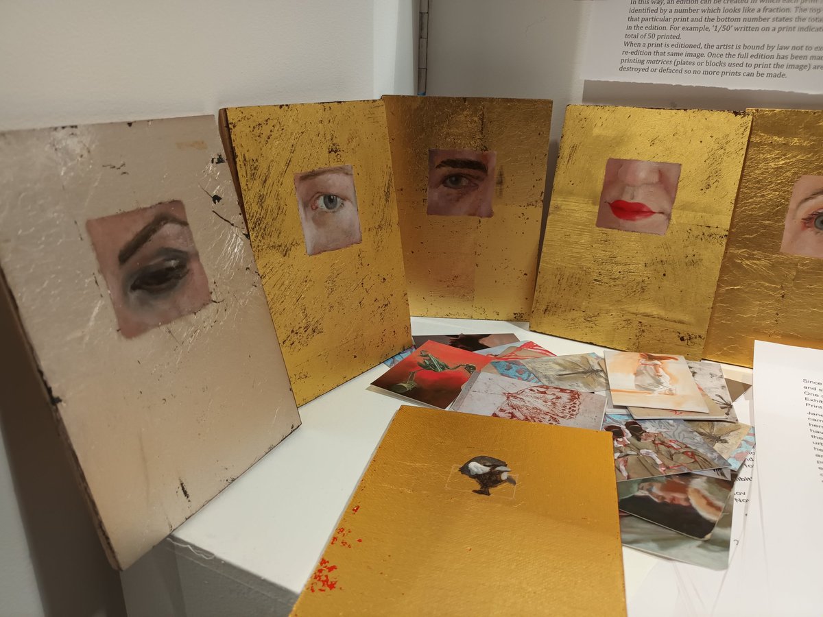 moe_rocksmoore's tweet photo. I'm at @waspsstudios Hanson St. @paradeartists event ( tomorrow &amp; Monday 10-4pm) with @glasgowjane ☆ I recognise those eyebrows...😉 Silver &amp; gold leaf with oil on panel. Silver is coming home with me...♡ @WhatsOnGlasgow @WhatsOnRen https://t.co/FFl1vAV3q4