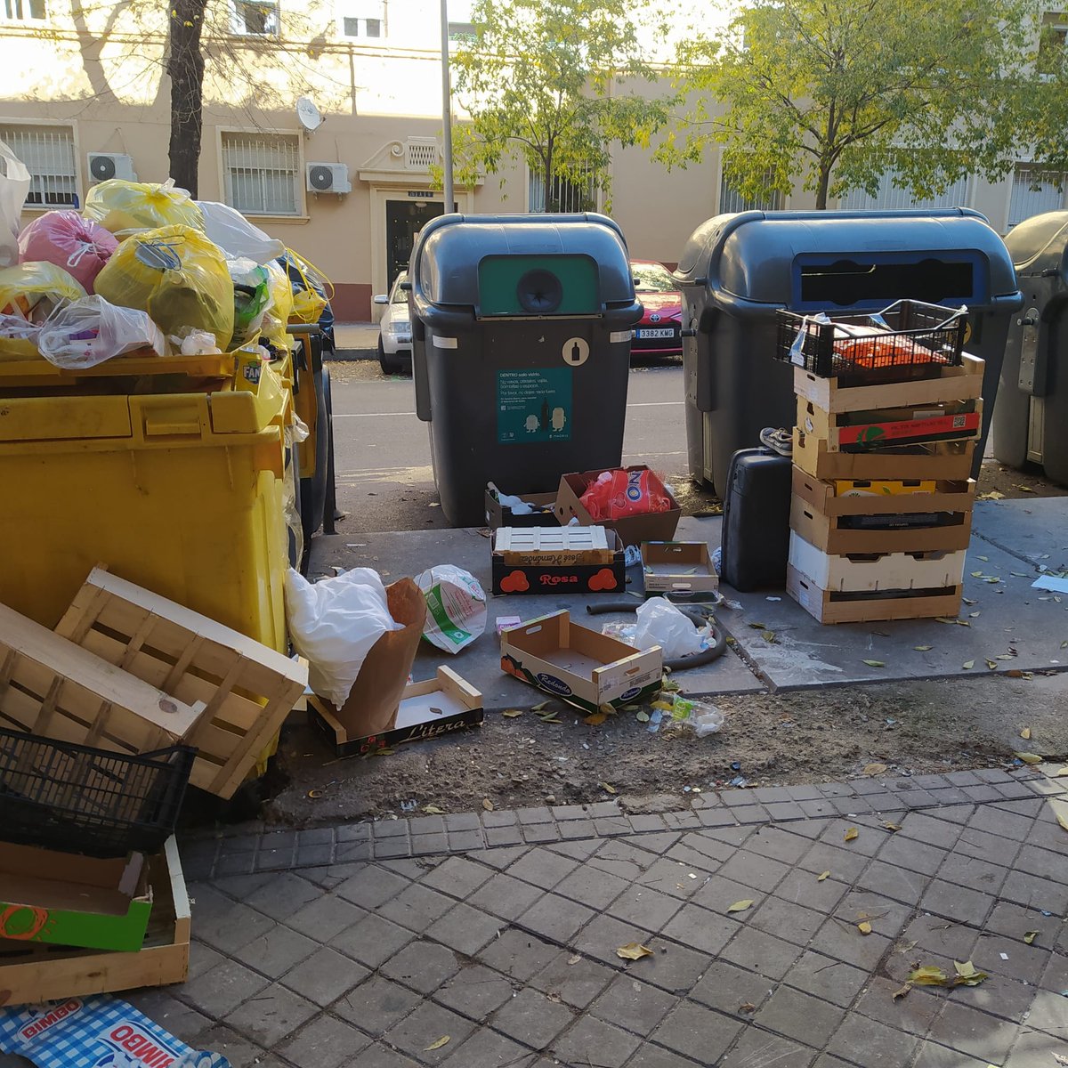 Cris08849914's tweet photo. Buenas tardes, solicito limpieza en, Francisco gervas, esquina con Infanta Mercedes @Lineamadrid @JMDTetuan @Tetuanero1 #castillejos #Tetuan, gracias https://t.co/Jj0aSO8xsU