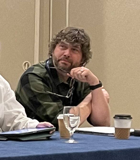 @vox_magica @lllogannnnn <a href="/MattThiessenNT/">Matthew Thiessen</a> <a href="/SBLStyle/">SBL HandbookofStyle</a> FWIW I found <a href="/MattThiessenNT/">Matthew Thiessen</a> styling choice the following day similarly apt: he leaned totally into Canadianness (not shown here: ripped jeans) while also giving a review response that powerfully transgressed “objective” historical-critical habits &amp; delved into the first-person