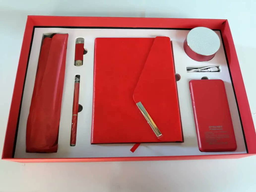 laughterNlearn's tweet photo. These 6 in 1 #corporategifts are conversation starters.
Looking for #executivegiftset?, here you go.
Package includes :-
An umbrella
A note pad
A pen
A Bluetooth speaker
A flash drive
A powerbank
Price N30, 500 ( discount applies on large quantity)
@_DammyB_ https://t.co/ecdGdFR8gk