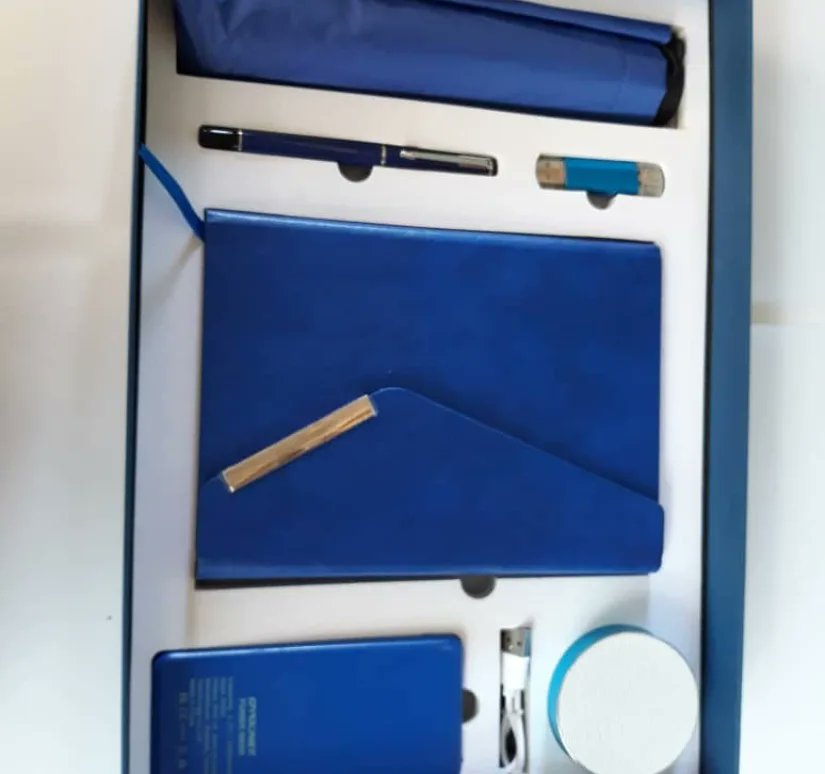 laughterNlearn's tweet photo. These 6 in 1 #corporategifts are conversation starters.
Looking for #executivegiftset?, here you go.
Package includes :-
An umbrella
A note pad
A pen
A Bluetooth speaker
A flash drive
A powerbank
Price N30, 500 ( discount applies on large quantity)
@_DammyB_ https://t.co/ecdGdFR8gk