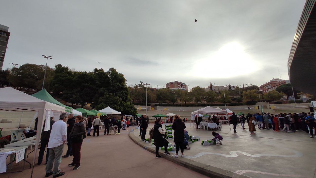 AteneuBNord's tweet photo. Avui, un cop més al #Ravaleando, una trobada de dinamització comunitària al barri del Raval de Santa Coloma de Gramenet.
Tot un matí ple d'activitats al Parc dels Pins, amb la participació de més d'una trentena d'entitats. https://t.co/1XyKwouZfK