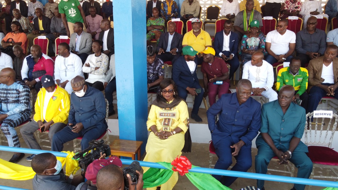LidiBessi's tweet photo. Hier, j'ai eu l'immense plaisir de procéder au lancement officiel des championnats scolaires et universitaires édition 2022-2023 à #Bafilo.
Merci à toute la population et aux autorités locales pour la grande mobilisation. Le sport a encore opéré sa magie au sein du public
@GouvTg https://t.co/dLS5sZ81ew