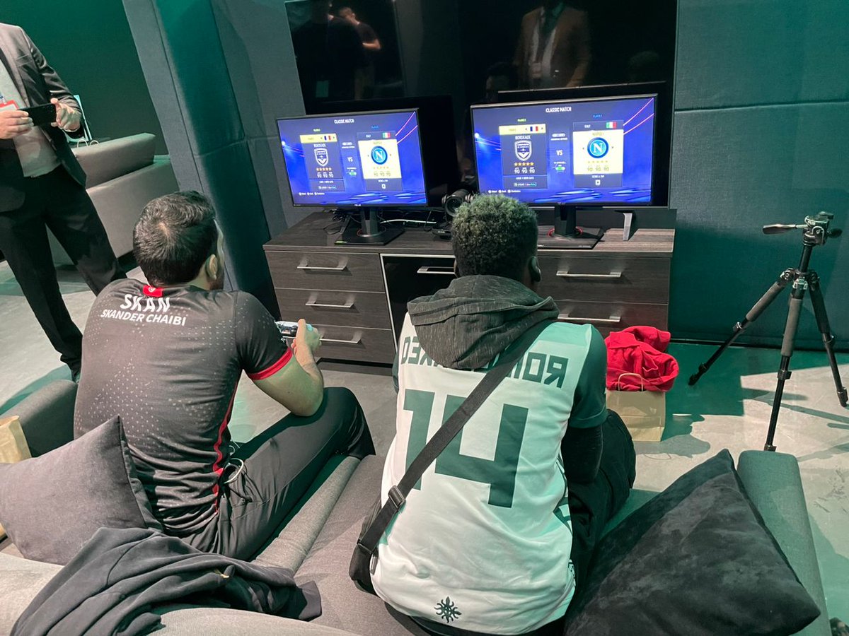 Début de la E-Games Championship sur FIFA Un sans faute en poule pour <a href="/dexxjunior03/">DexXjunior🇸🇳</a> et <a href="/Robertlewa11/">SOLO | Sapinou</a> 

🇲🇾 0 - 4 🇸🇳
🇹🇳 1 - 2 🇸🇳
🇸🇳 6 - 0 🇱🇧 

On to the Semi Finals 🥳🥳🥳🇸🇳🇸🇳🇸🇳 
Prochain match 12h30 GMT en stream 

Lâche un #Solonation to show some love ❤️