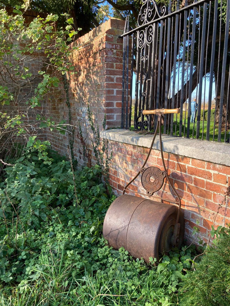 Yesterday was a beautiful day at Button House - so much to photograph in the beautiful garden! #westhorsleyplace #ghosts #buttonhouse
