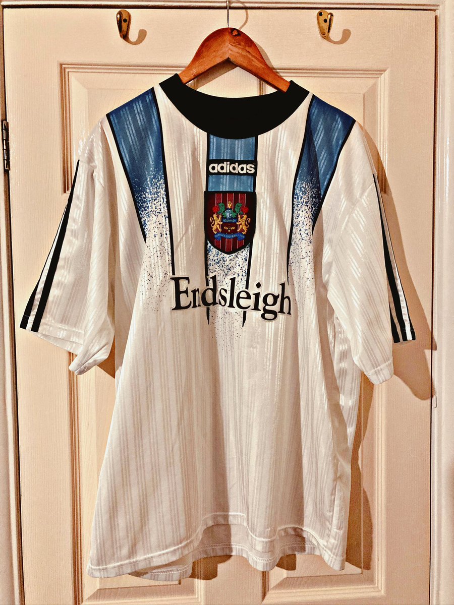 ⤵️ | ICYMI 💥

A chance to win a 1997 white Burnley away shirt.

Very rare, RRP between £75-125.

PLUS a print of your choosing! 👇

#twitterclarets #BurnleyFC 