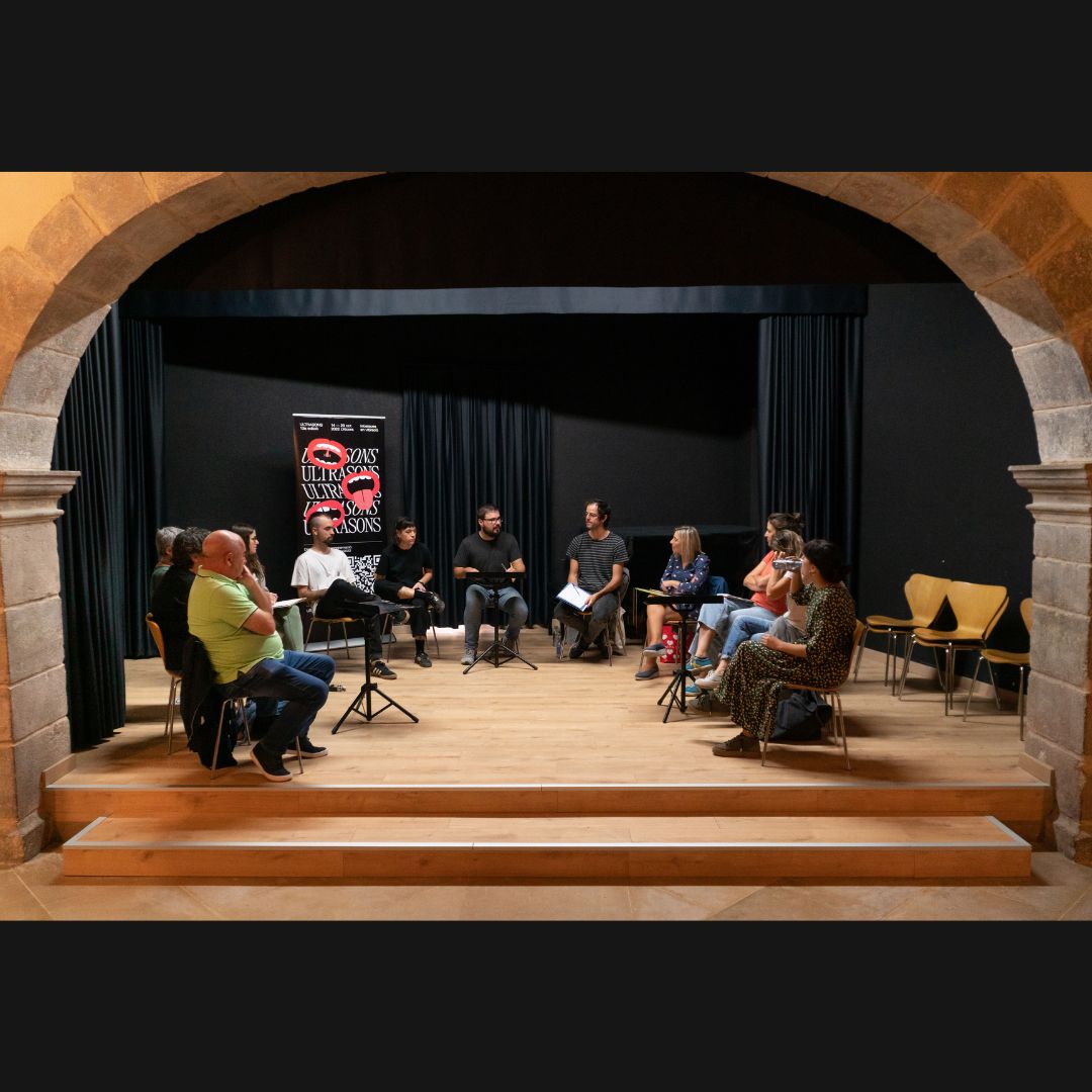 inmaapavi's tweet photo. 💬#ULTRASONS22 >> #HotTalkClub: El 29 d'octubre ens vam reunir al #SalóGòtic de l'Alcora. Perifèries culturals 2.0 >> + info al link! ⤵️
.
🔗 https://t.co/IdHML4I5vs
.
🙌🏻@ULTRASONSalcora @blaigc @MCruzGB @territoriespada @TeatreDeCaixo @saramono_ i + 🙌🏻 https://t.co/AzFwfp1JSk