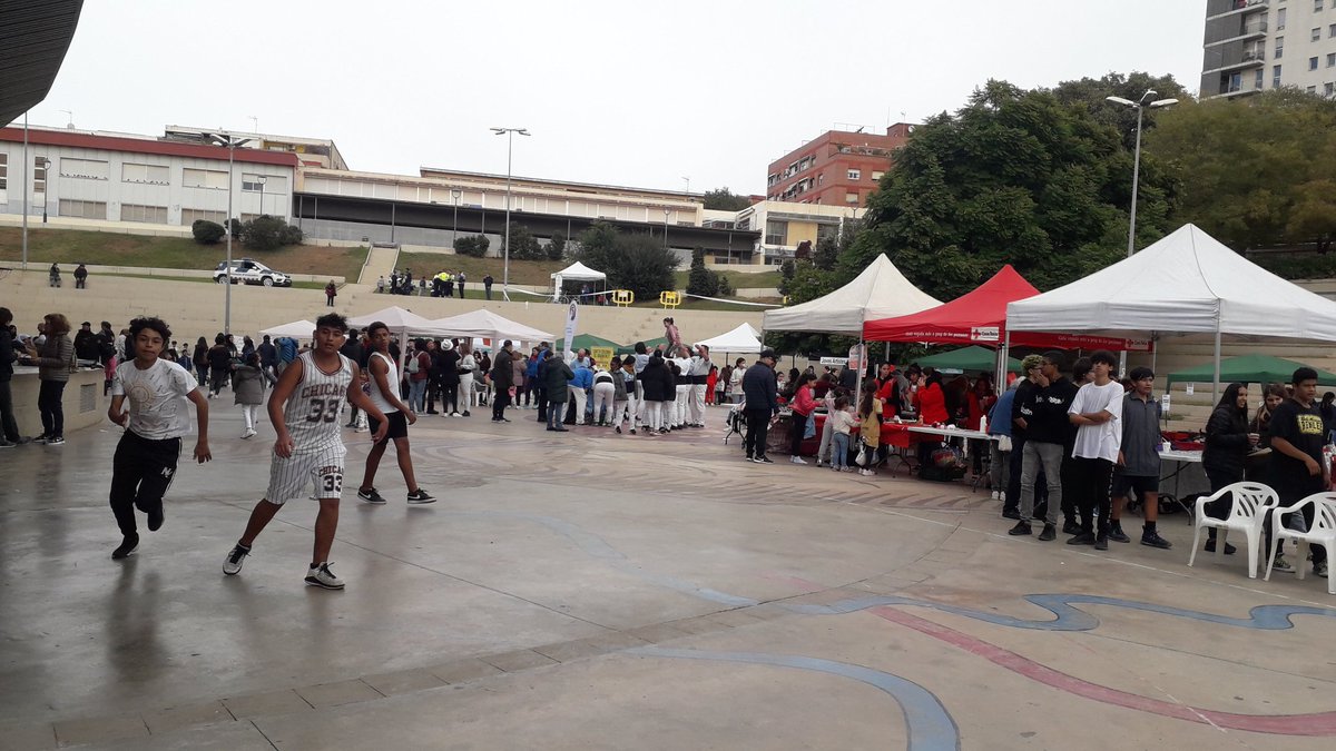 ecpsantacoloma's tweet photo. 🔴 Un any més, #Ravaleando en #santacoloma
🔴 Les entitats de la ciutat mostren la seva implicació en la dinamització del barri
🔴 Una oportunitat per gaudir de la diversitat i la força que cal aprofitar https://t.co/rBVp03fRyJ