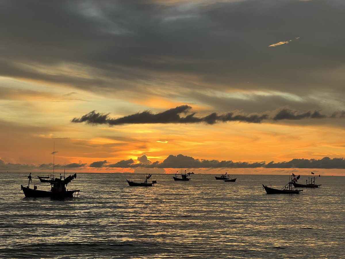 YuKenNg's tweet photo. #bangsan #sunset #NOFILTER #iPhone14ProMax #iPhone #JS100 #chonburi #Thailand  time 5:45pm https://t.co/bJ3YQGhIAa