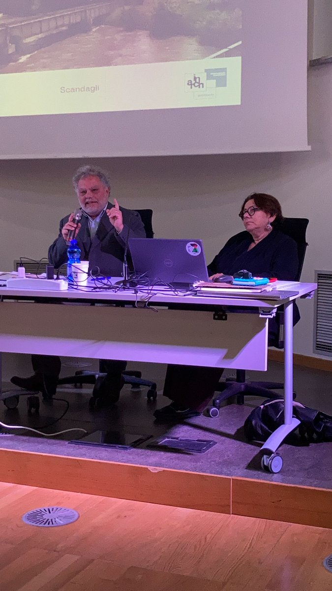 amarchitettura's tweet photo. La città del ‘900 è la città della segregazione, dello zoning, a misura di automobile, dove i bambini sono segregati in spazi appositi.
Stanno parlando ora Gli Architetti #GuidoAragona e #PaolaValentini di #INARCH Piemonte. https://t.co/ViXPpLkLcG