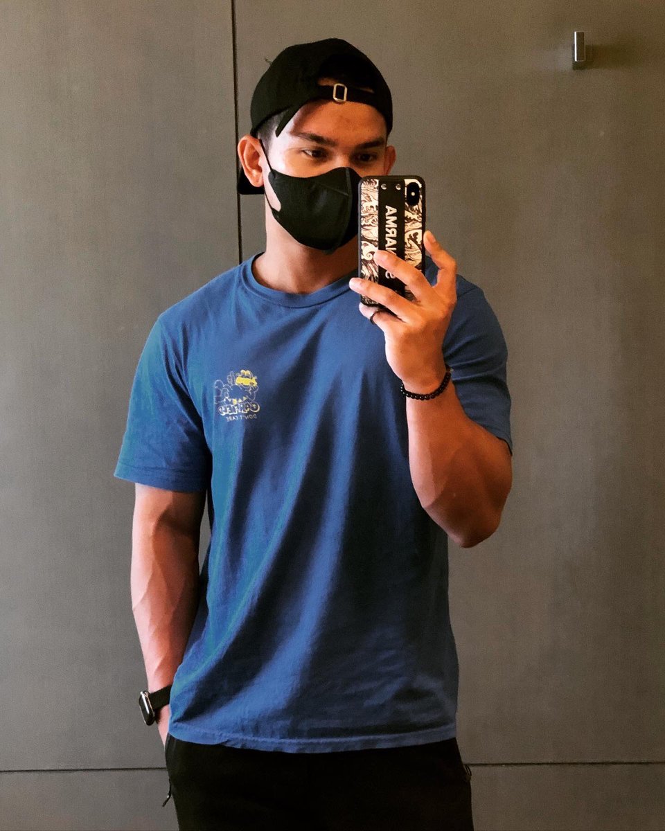 Gratiss_ongkirr's tweet photo. Sesekali mirror selfie, mumpung cahayanya mendukung 😋 https://t.co/PIxvrj5oeb
