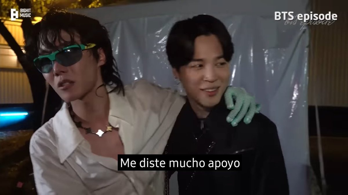 myglosshy's tweet photo. — Jimin elogiando a Hoseok después de terminar su concierto en solitario en Lollapalooza.

Jimin 🐥: Fue genial/los mataste 
Hoseok 🐿️: Todo fue gracias a ti. Me diste mucho apoyo.
Jimin 🐥: Hoy fui un fan.
Jimin 🐥: Me quedé sin voz [+] https://t.co/CBIrolRypS