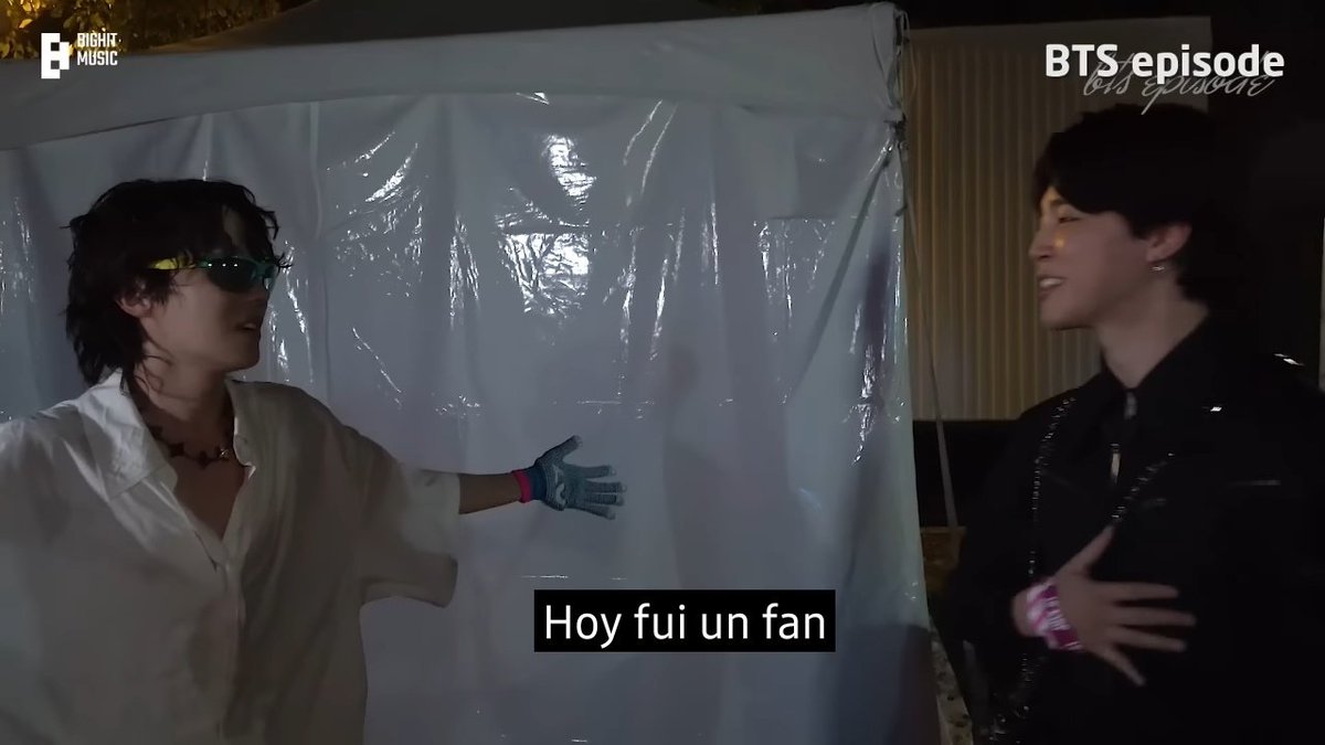 myglosshy's tweet photo. — Jimin elogiando a Hoseok después de terminar su concierto en solitario en Lollapalooza.

Jimin 🐥: Fue genial/los mataste 
Hoseok 🐿️: Todo fue gracias a ti. Me diste mucho apoyo.
Jimin 🐥: Hoy fui un fan.
Jimin 🐥: Me quedé sin voz [+] https://t.co/CBIrolRypS