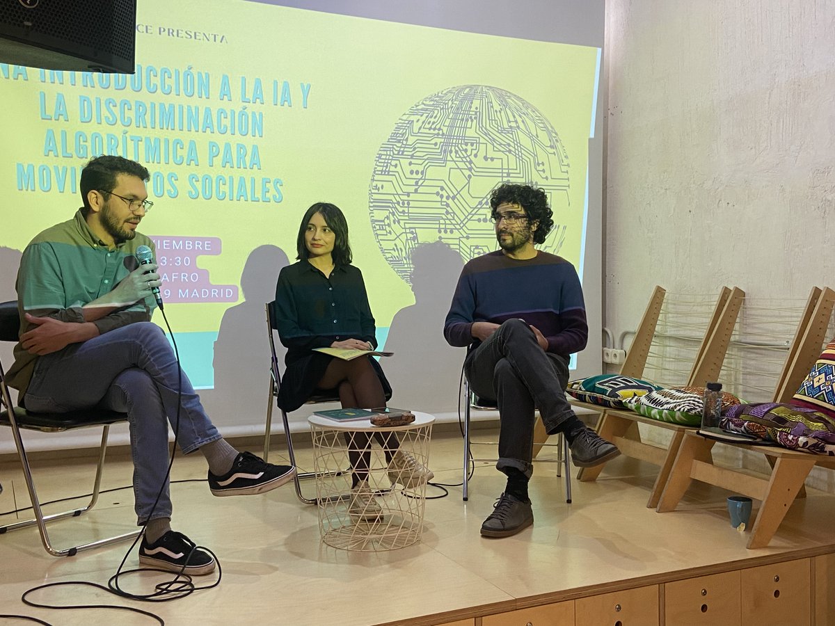 algo_race's tweet photo. @ymouled "La IA tiene los esquemas mentales del poder pasados a algorítmicos. Nuestras vidas ya están condicionadas por la IA". https://t.co/fo5y5B5fKz