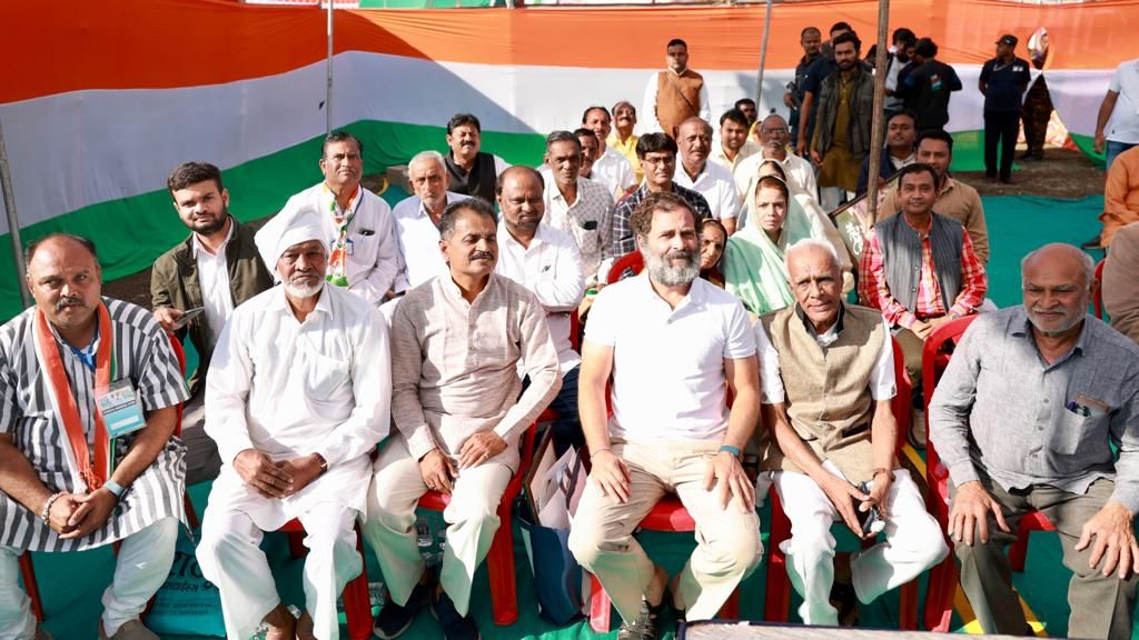 SevadalMBI's tweet photo. Interaction with MSMEs and Handloom workers.
#BharatJodoYatra https://t.co/Pft1O5b3CY