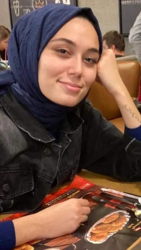 Çok Acil Arkadaşlar retweet edelim..
Kayıp kız  aranıyor.

Kayıp kız  aranıyor
Gazipaşa’da dün sabah saatlerinden beri haber alınamayan 21 yaşındaki Seda Nur Uludağ kayıplara karıştı. Polis ekipleri kızı bulmak için ilçe genelinde arama çalışması başlattı.
Edinilen bilgiye
++👇