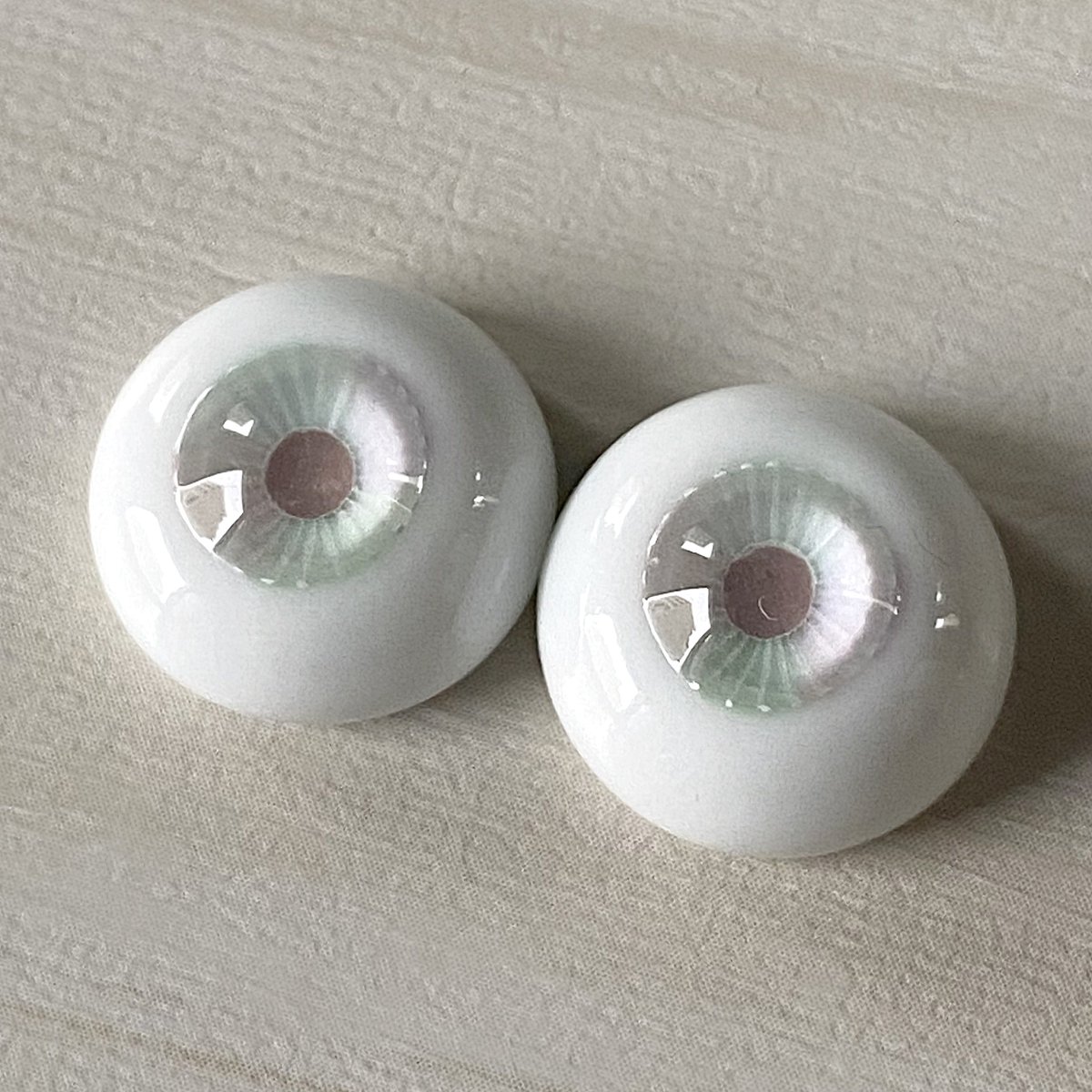 Lepus_stones's tweet photo. ≪プレゼント企画≫

日頃の感謝を込めまして、グラスアイを1名様にプレゼントします。

＊応募方法
フォロー＆リツイート
＊締切
12月4日（日）　21時まで
画像内の説明をお読みいただき、ご応募いただけますと嬉しいです。

#グラスアイ　#レプスアイ　#プレゼント企画 https://t.co/E7tPU0BNV4