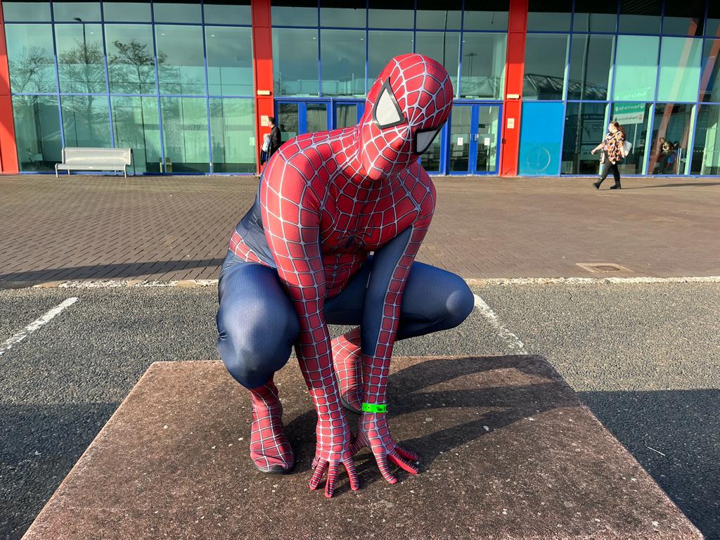 Lukehome87's tweet photo. @TobeyMaguire
Long shot, but could you private message me please.
#TheOriginalSpiderman https://t.co/LvES92DvVX
