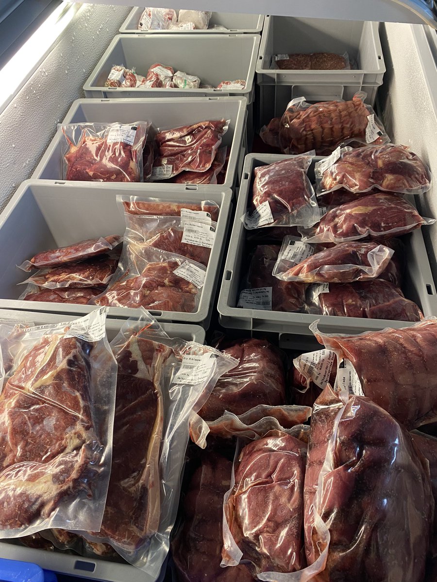 WbOnstaheerd's tweet photo. Biologisch vlees van eigen erf! De voorraad is weer aangevuld. Rundvlees (Limousin) lamsvlees en kip. Vandaag weer geopend van 10:00 tot 16:00. Singelweg 2 te Sauwerd. https://t.co/pvjkIAgcCP