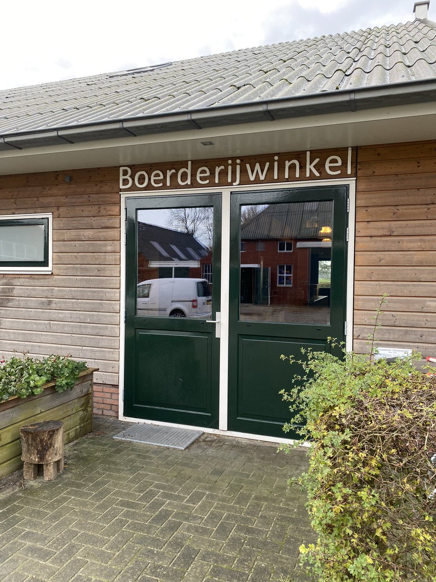 WbOnstaheerd's tweet photo. Biologisch vlees van eigen erf! De voorraad is weer aangevuld. Rundvlees (Limousin) lamsvlees en kip. Vandaag weer geopend van 10:00 tot 16:00. Singelweg 2 te Sauwerd. https://t.co/pvjkIAgcCP