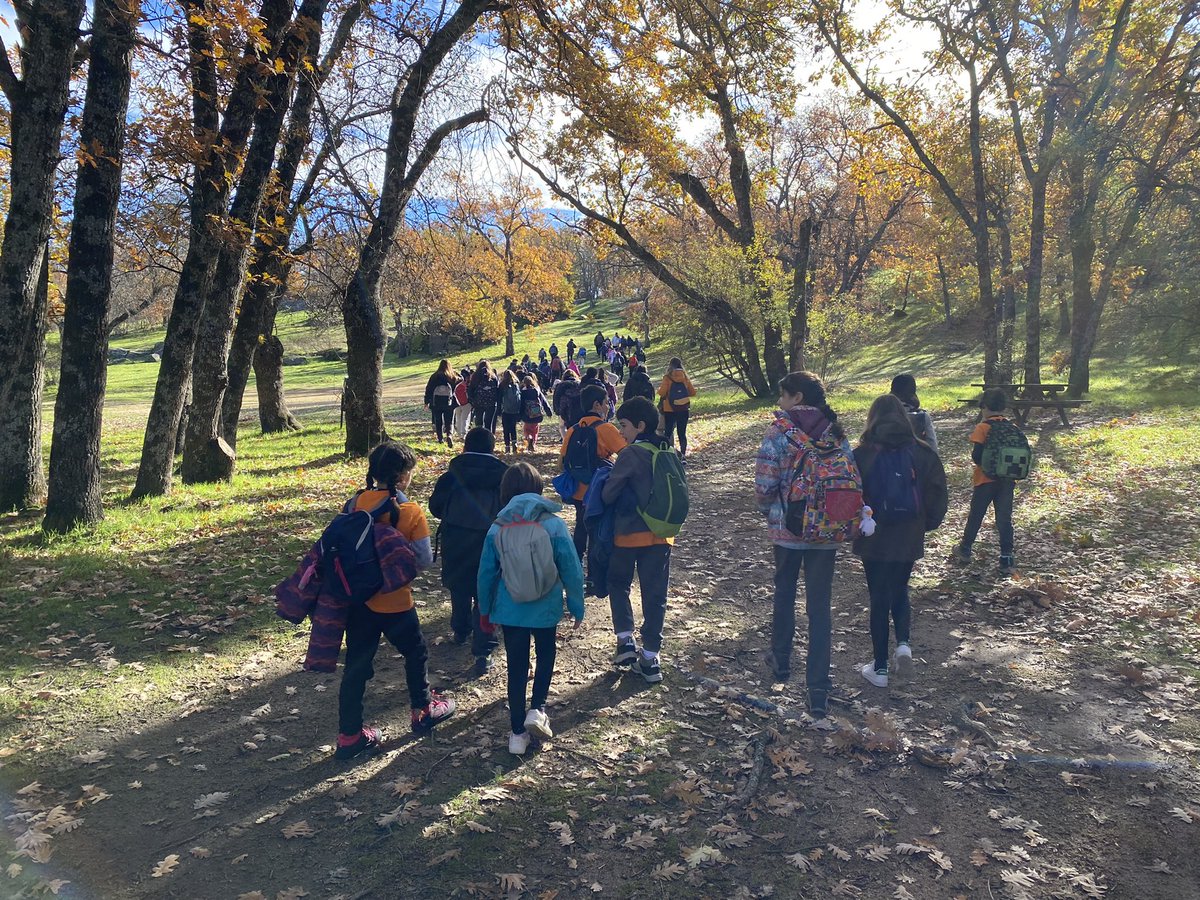 NAZARETSANBLAS's tweet photo. Comenzamos nuestra aventura de Montañismo de este curso. @NazaretMont https://t.co/BW7D2ioIW6