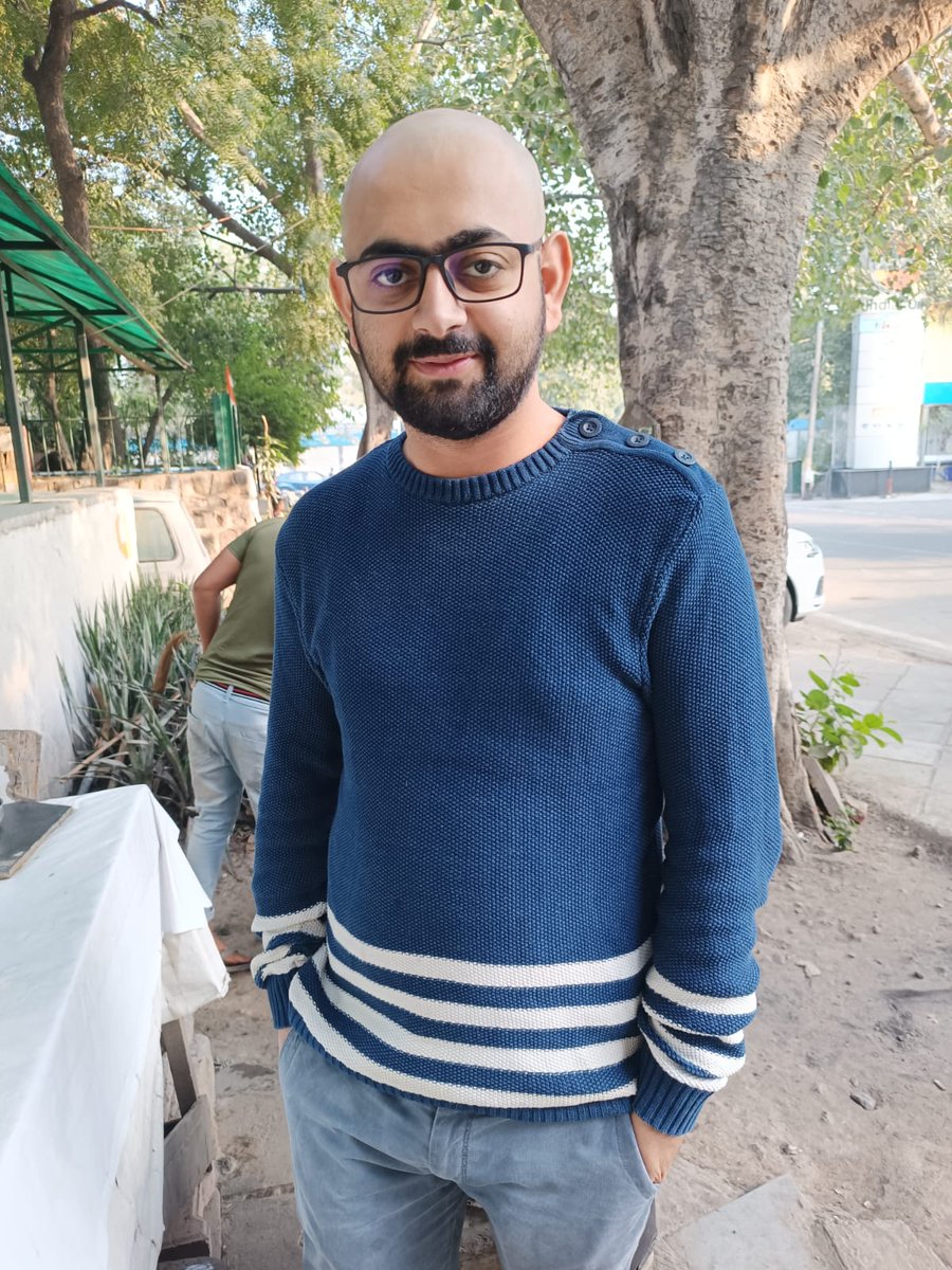 amolshailesh's tweet photo. Two students of SAU, @imkeshavsawarn and @nowyember, shaved their heads in condemnation of the vindictive witch-hunt of @umeshJoshi8 and @m_bhimraj by SAU admin and also to mourn the death of dissent in the university. @SaarcSec @MEAIndia @DrSJaishankar
#StandWithSAU #SaveSAU https://t.co/dZkntFW88o