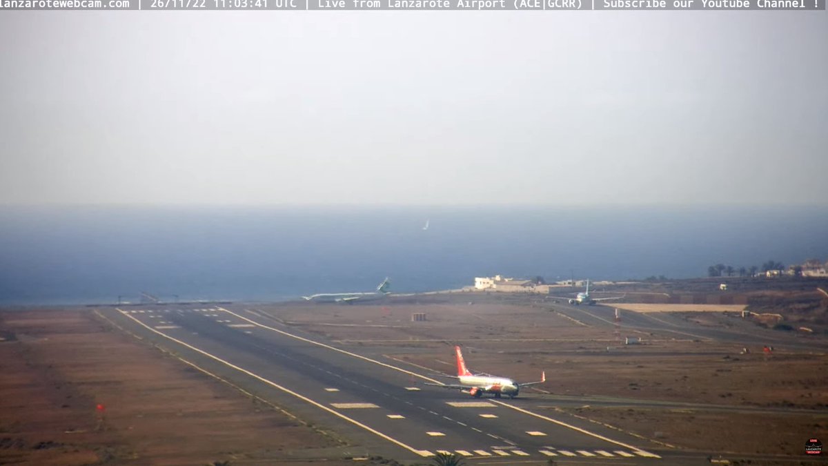 Callum_2M0YCG's tweet photo. @PH9HB Watching your departure on Lanzarote live airport webcam https://t.co/SlkdEDSvmX😎✈️ https://t.co/its7ooZyXs