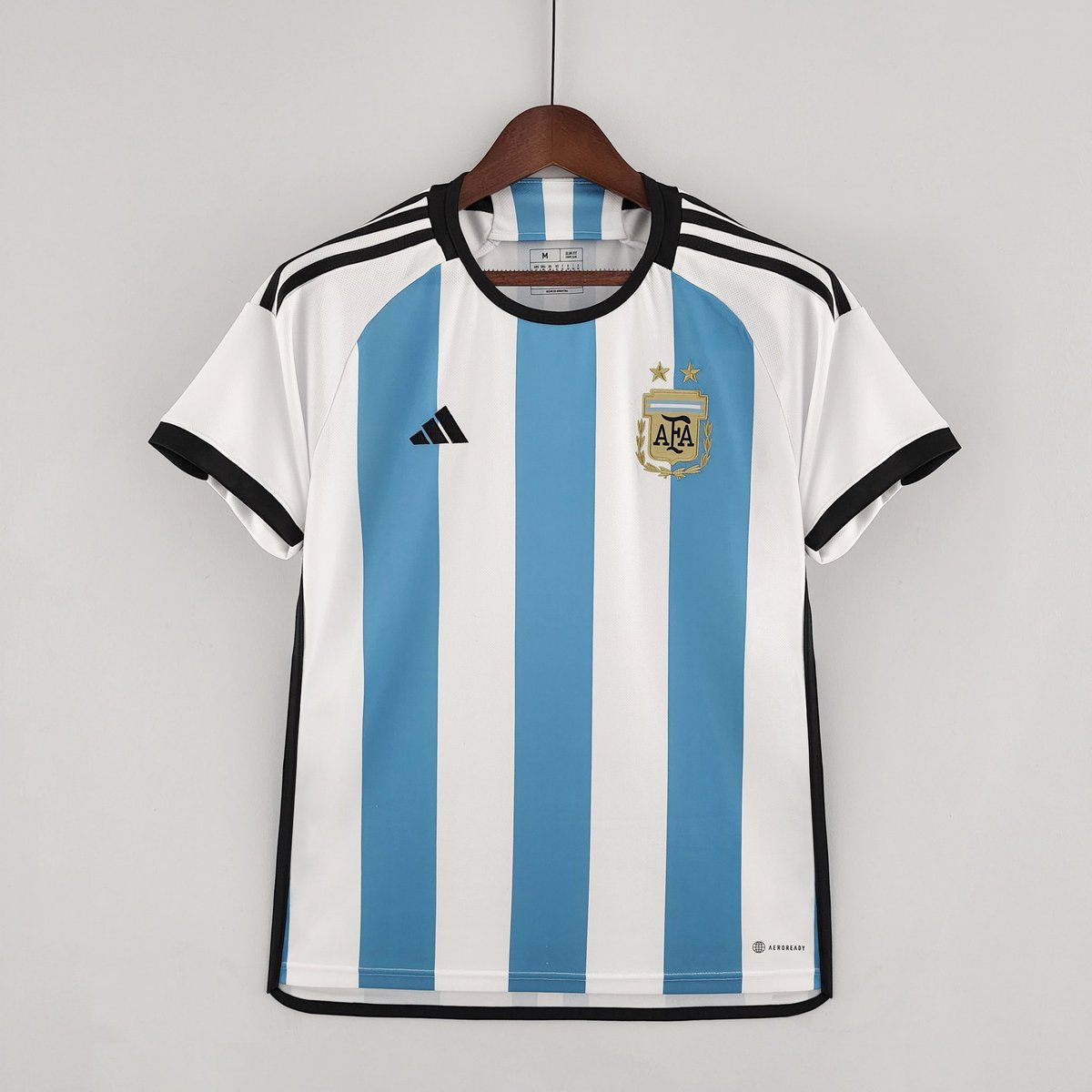 Jerseysoccer_18's tweet photo. 🎁 ¿Quieres ganar una 𝗰𝗮𝗺𝗶𝘀𝗲𝘁𝗮 de ARGENTINA? 🇦🇷

📌 Si hoy Argentinsa gana con gol de Messi, sorteamos su camiseta entre los que den RT y nos sigan. 

🍀 ¡Mucha suerte a todos! #FIFAWorldCup    | #Qatar2022 https://t.co/nu38y1bIGS