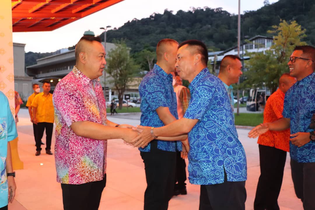 MPA_Barat's tweet photo. Thank You!
An Official Dinner organized by @prroyalthainavy at Siam Niramit, Phuket to celebrate @tldm_rasmi delegation during #RED22 strengthen the relationship between both navies.
“Khob Kun Ka”
@mwl3_tldm
@Eetaipeng1
@KAMARUDDIN_OMAR
#NavyPartnership https://t.co/3H10dXjzEA