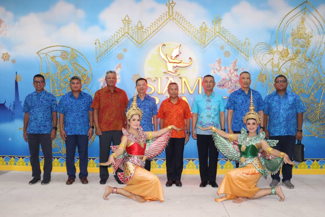 MPA_Barat's tweet photo. Thank You!
An Official Dinner organized by @prroyalthainavy at Siam Niramit, Phuket to celebrate @tldm_rasmi delegation during #RED22 strengthen the relationship between both navies.
“Khob Kun Ka”
@mwl3_tldm
@Eetaipeng1
@KAMARUDDIN_OMAR
#NavyPartnership https://t.co/3H10dXjzEA