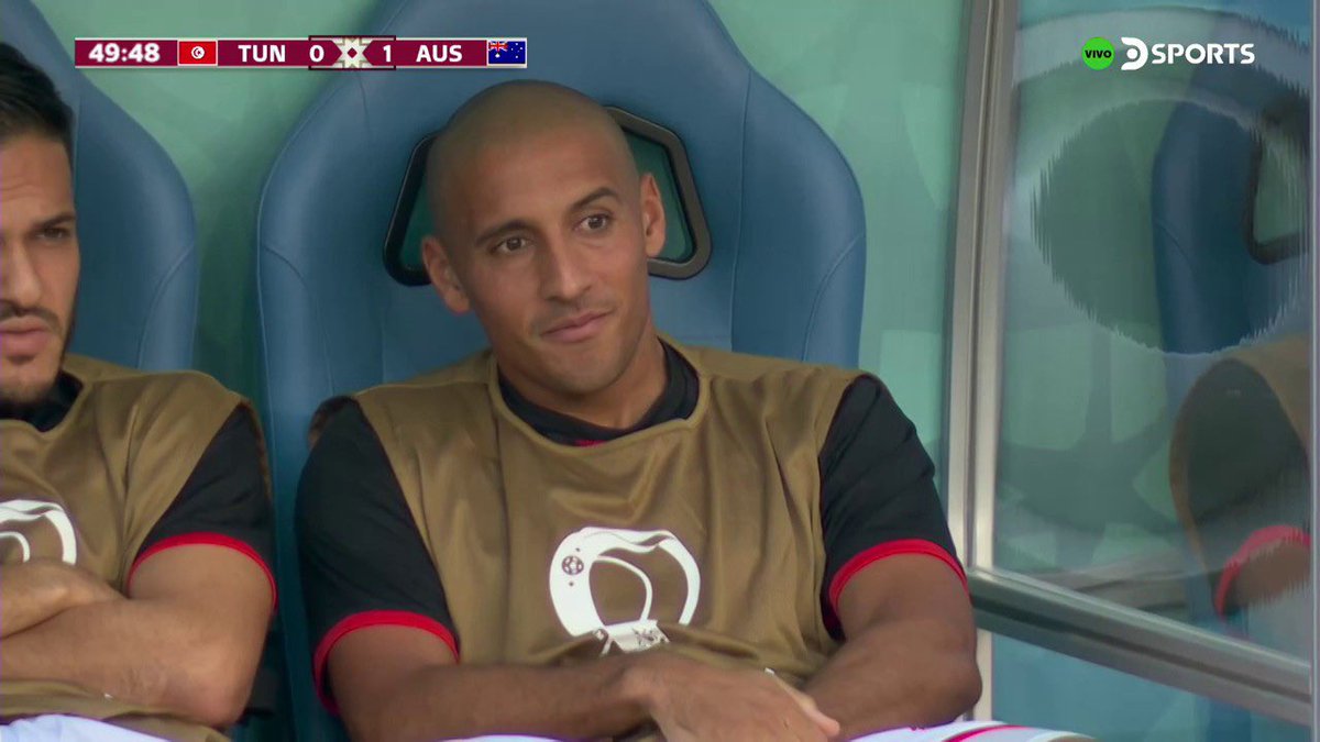 El Didi Zabala espera en el banco de Túnez.