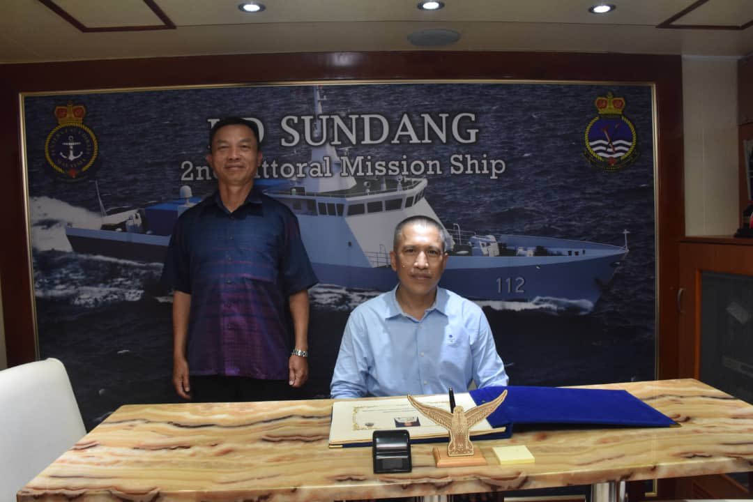 MPA_Barat's tweet photo. Ahoy..
A warm welcome to our comrades from @prroyalthainavy with Reception Ceremony #RED22 onboard @KdSundang to enhance esprit de corps & interaction between both navies
@tldm_rasmi
@mwl3_tldm
@Eetaipeng1
@KAMARUDDIN_OMAR
#DefenceDiplomacy https://t.co/zYITZs2lLN