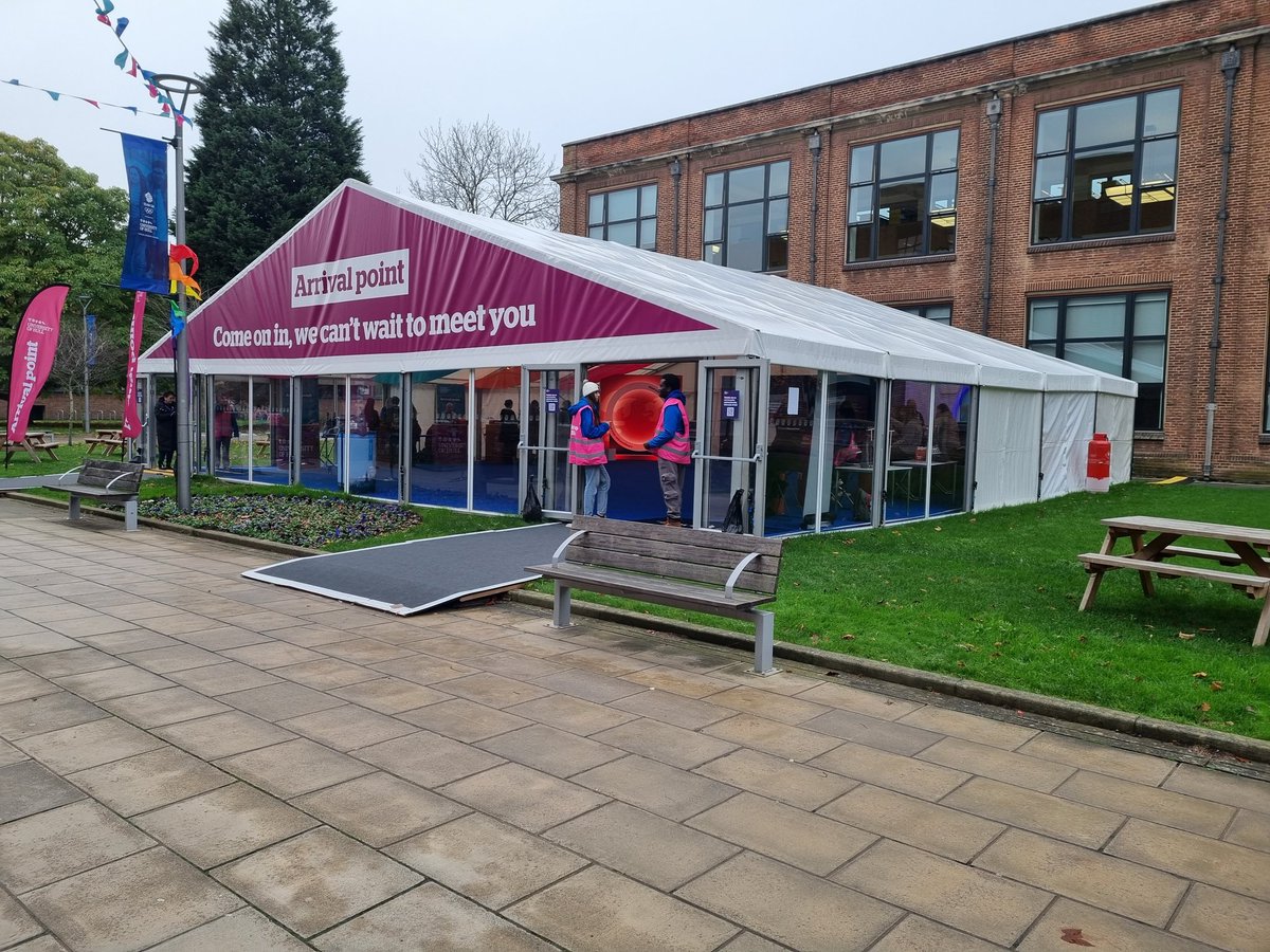 Always a pleasure to bring New College Bradford parents and students to the University of Hull Open Day. Fantastic event and always a warm welcome...needed on a chilly November morning. Parents experiencing campus life is a key strand of our New College ENGAGE Programme.