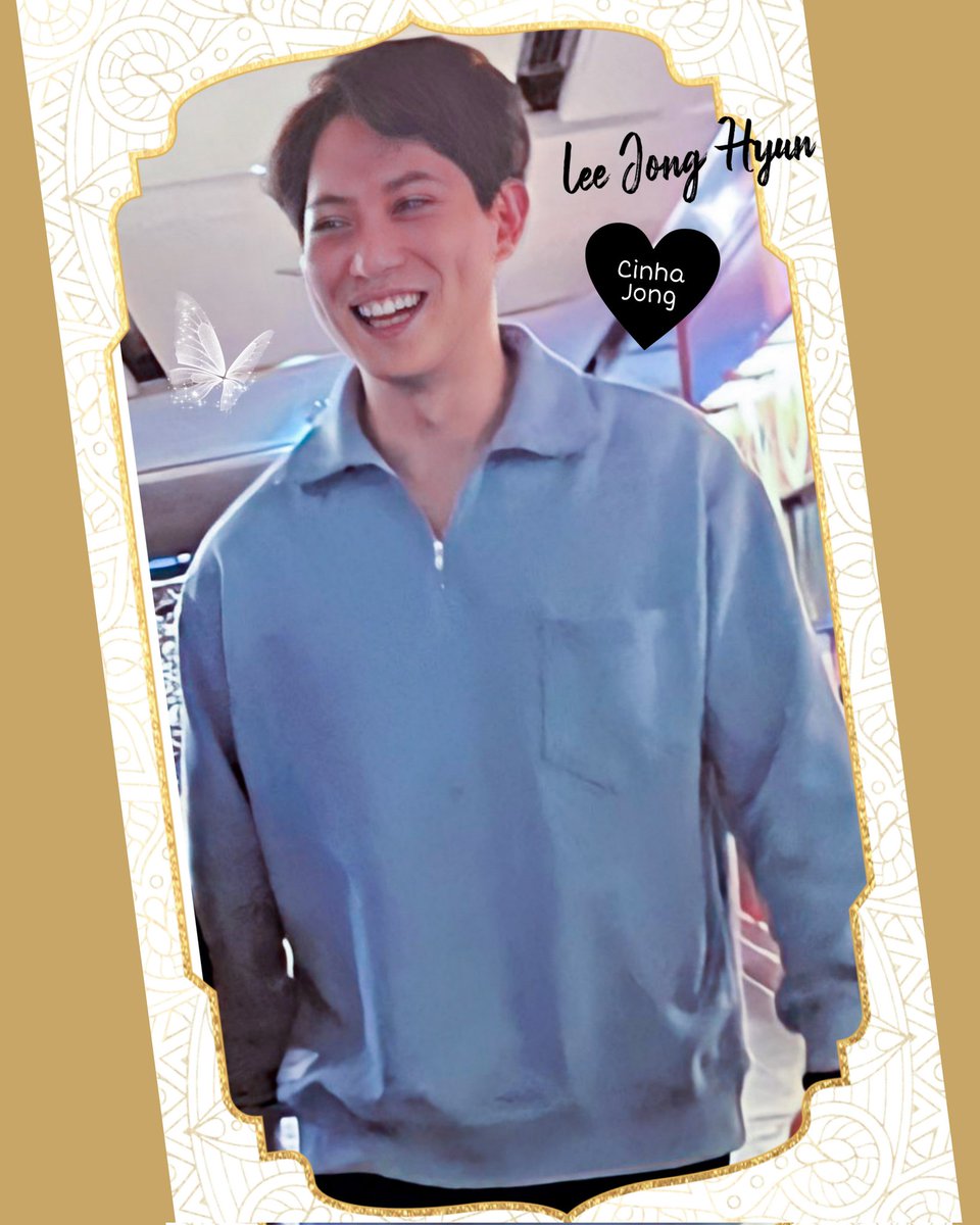 cinhajong's tweet photo. UPDATE!
I tried to improve the photo, to get the original and real colors, because the shirt is blue and not gray.
But the most important thing is that JH is without a mask, smiling and presenting us with this joy on our weekend!😃🎈Happy day!!
#LeeJongHyun #OneLeeJongHyun https://t.co/QgLVGw4HI2