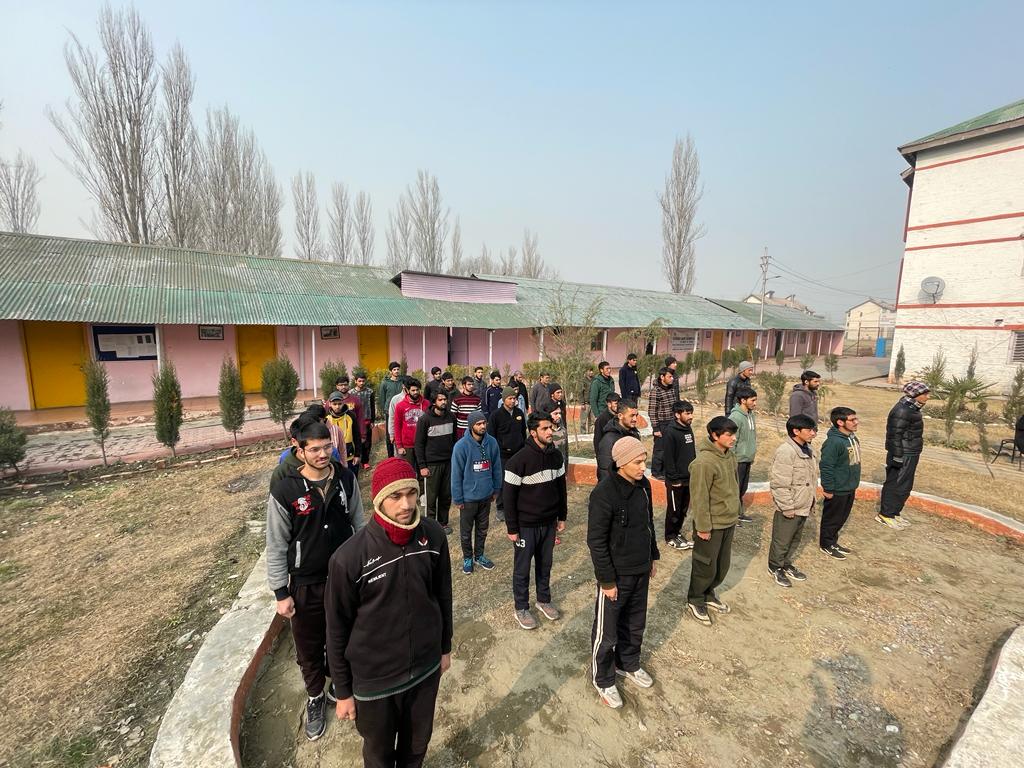 awazebaramulla's tweet photo. Students of #Kashmir Super-50 observed Constitution Day with full zeal &amp; enthusiasm.

The #students hoisted national flag &amp; recited 'Preamble of Constitution'.
🇮🇳🇮🇳

#ConstitutionDay2022 @adgpi @ChinarcorpsIA @NorthernComd_IA #FIFAWorldCup # https://t.co/yoRSFCbkLf