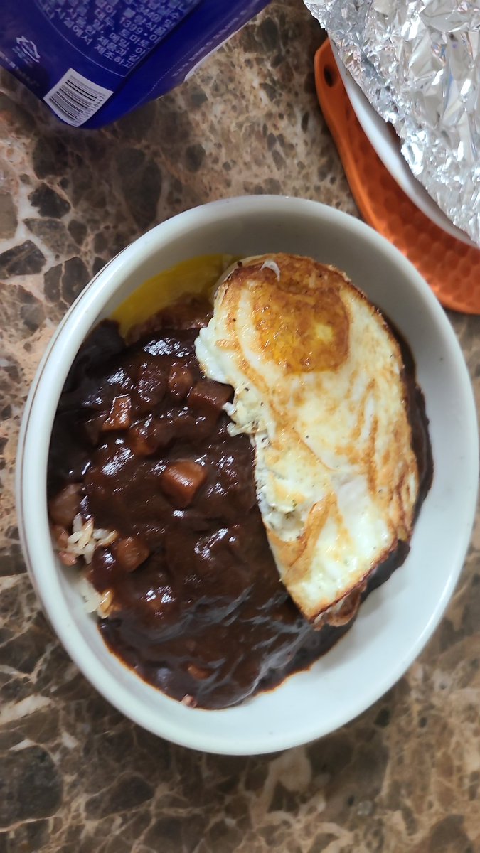 사실 후라이 두개임.