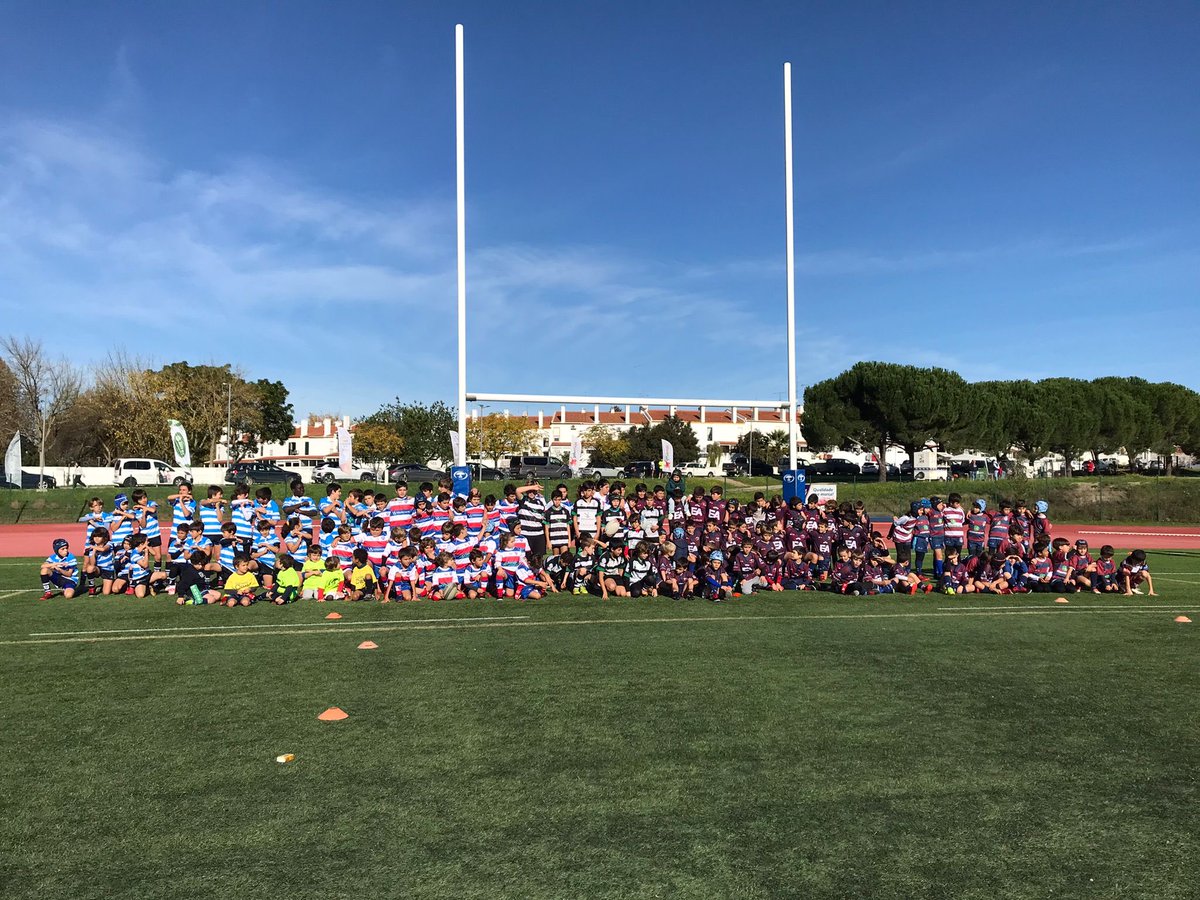 Hoy nuestra escuela comparte día de rugby 🏉 en Évora