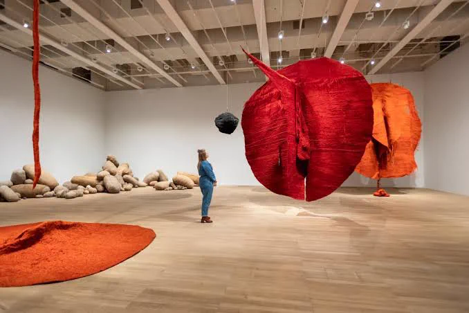 テートモダンで2023年5月21日まで展示中されているポーランド出身の彫刻家、マグダレーナ・アバカノヴィッチ/ MAGDALENA ABAKANOWICZEVERY TANGLE OF THREAD AND ROPE 