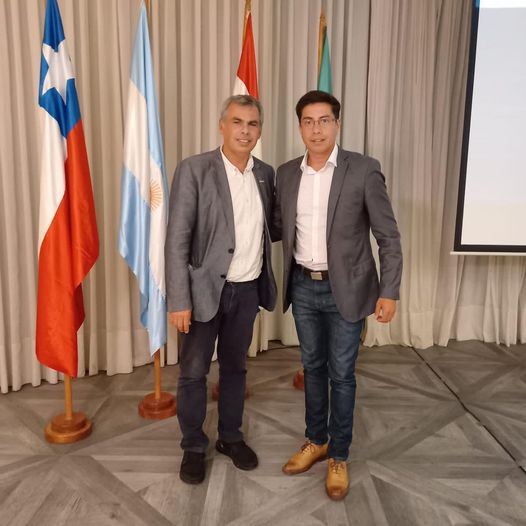 Jornada de trabajo en #Antofagasta, #Chile, en el Foro de Territorios Subnacionales del #CorredorBioceánico Capricornio.
-Gobernador de la Región de #Antofagasta, Ricardo Díaz Cortés.
-Prefeito de #PortoMurtinho, Nelson Cintra.
-Alcalde de #Iquique, Mauricio Soria.