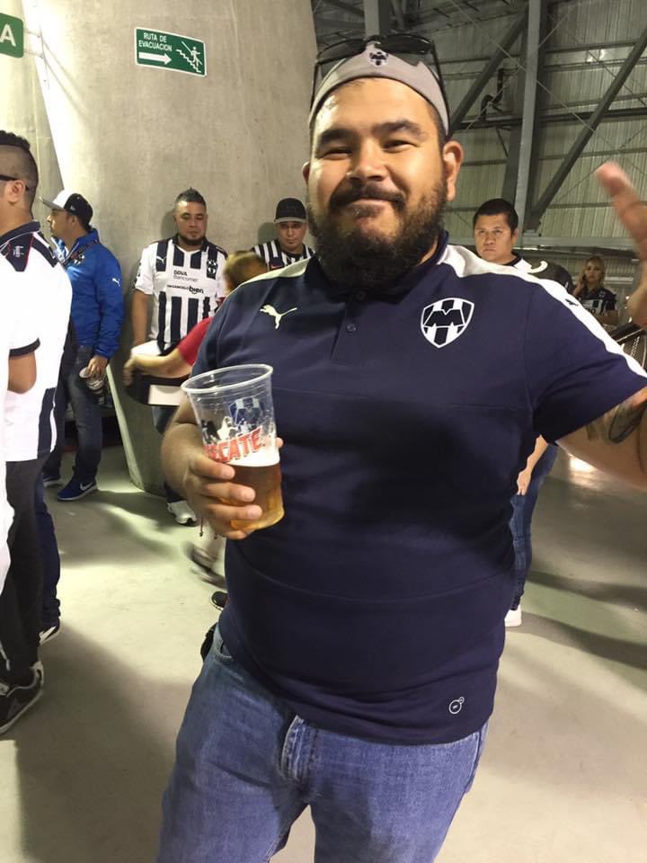 Mauricio es mi amigo desde hace más de 12 años, tiene dias desaparecido y aunque ande por mi día haciendo lo que me corresponde hacer no hay un momento en que no piense en donde estará 🥹 hoy abrazada de mi único apoyo emocional le llore mucho! Por qué he perdido la fe 💔