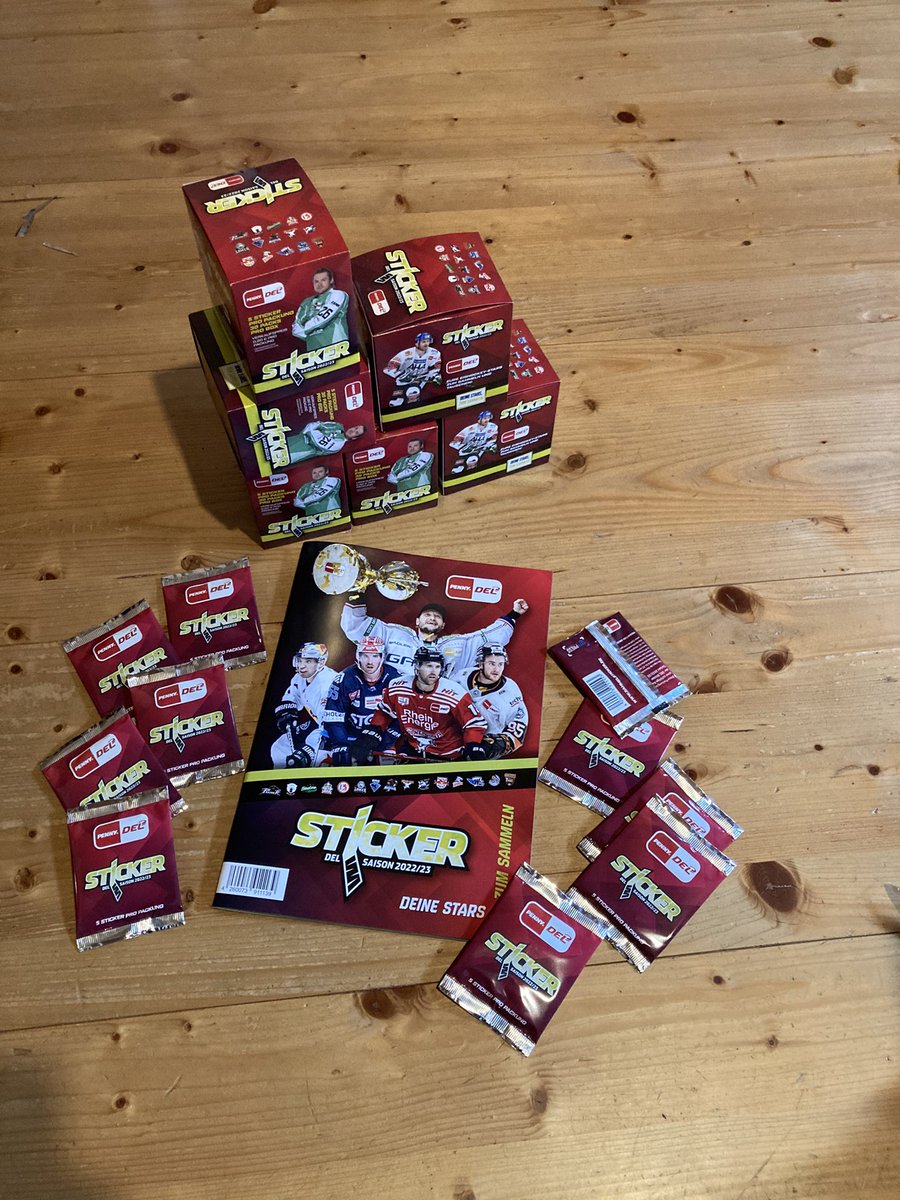 Das Stickeralbum von <a href="/playercards/">playercards</a> ist da. Solide Texte (😜), schöne Fotos, viel Tauschspaß. #DELPlayercards