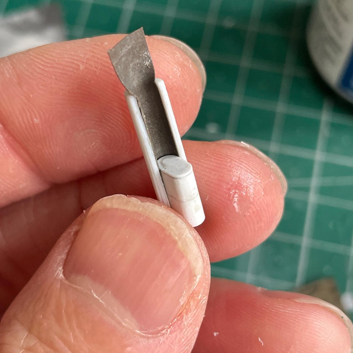 Beyondthetable's tweet photo. Working on another custom greeble. Here’s my somewhat odd method for ensuring the curves and nice and smooth.
.
.

#warhammercommunity #warhammer40k #warmongers #scratchbuild 
#scratchbuilt #lemanrussbattletank #lemanruss #kitbash #scalemodel #scalemodeltank #tabletopgames #krieg https://t.co/5AY6ORwFEz