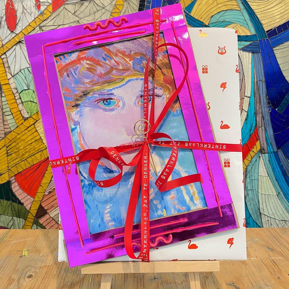 Kom zondag naar het Open Kinderatelier! Van 12:00 - 16:00 uur kun je daar een Singer Sinterklaas Surprise 🎁 maken. Een kunstenaar helpt je op weg om een kunstzinnige surprise te maken. Aanmelden is niet nodig, de toegang is gratis op vertoon van je entreekaartje.