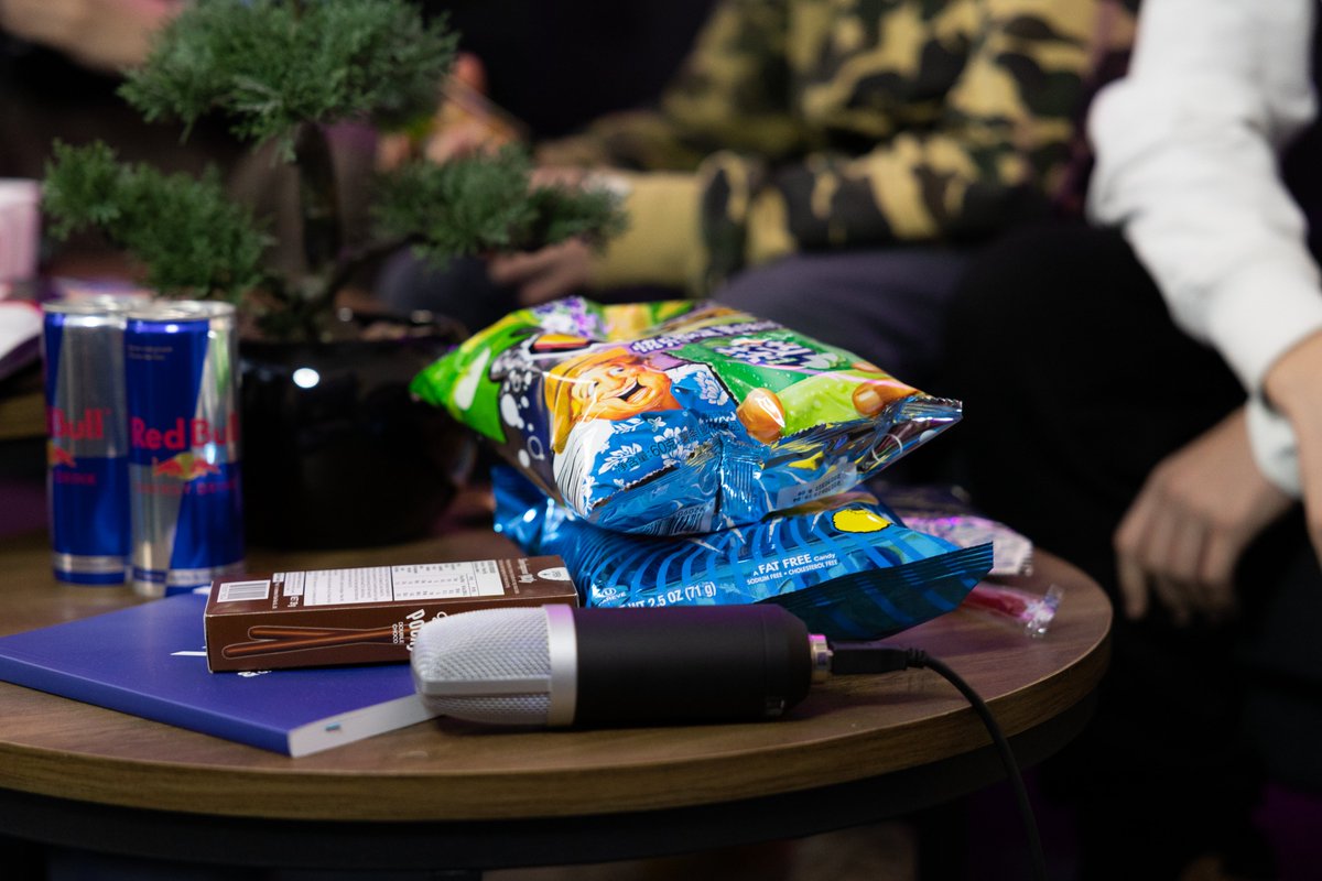OwlInbde's tweet photo. C'est l'heure de manger, on enchaîne sur une session dégustation !
Au menu, des piments et des bonbons japonais avec Big Apple pour nous régaler !
#SIDACTIONXP https://t.co/LqYW9jFa4E