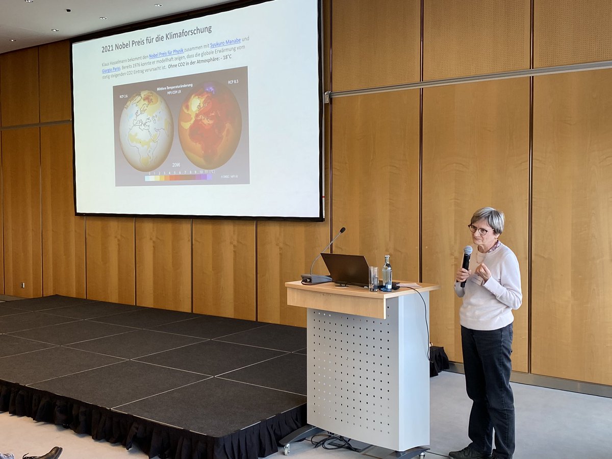 #FALKE auf der #denkmal2022 <a href="/leipzigermesse/">Leipziger Messe</a>.
Frau Dr. Johanna Leissner (<a href="/Fraunhofer/">Fraunhofer-Gesellschaft</a>) zeigt Ergebnisse der Forschung zur Auswirkung des Klimawandels auf das kulturelle Erbe. #ClimateForCulture #KERES