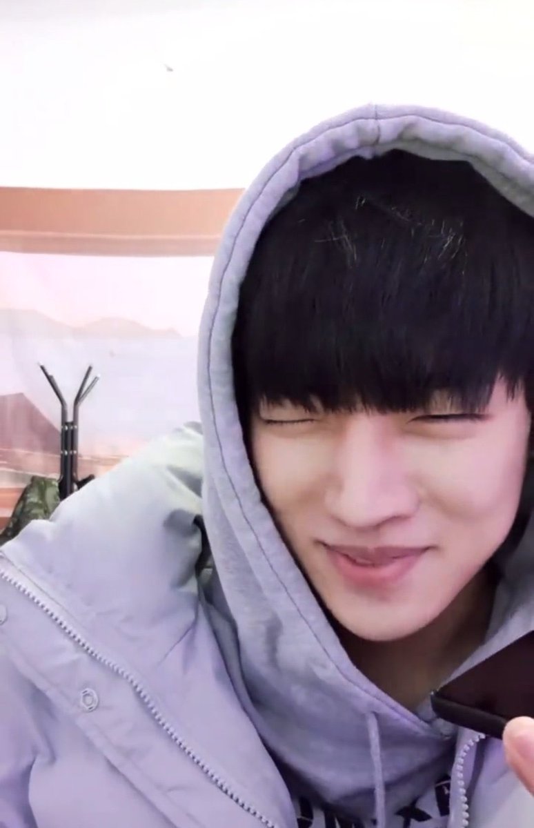 애기랑얘기할때 > 
                                                <형이랑얘기할때

사랑그거안숨겨져..