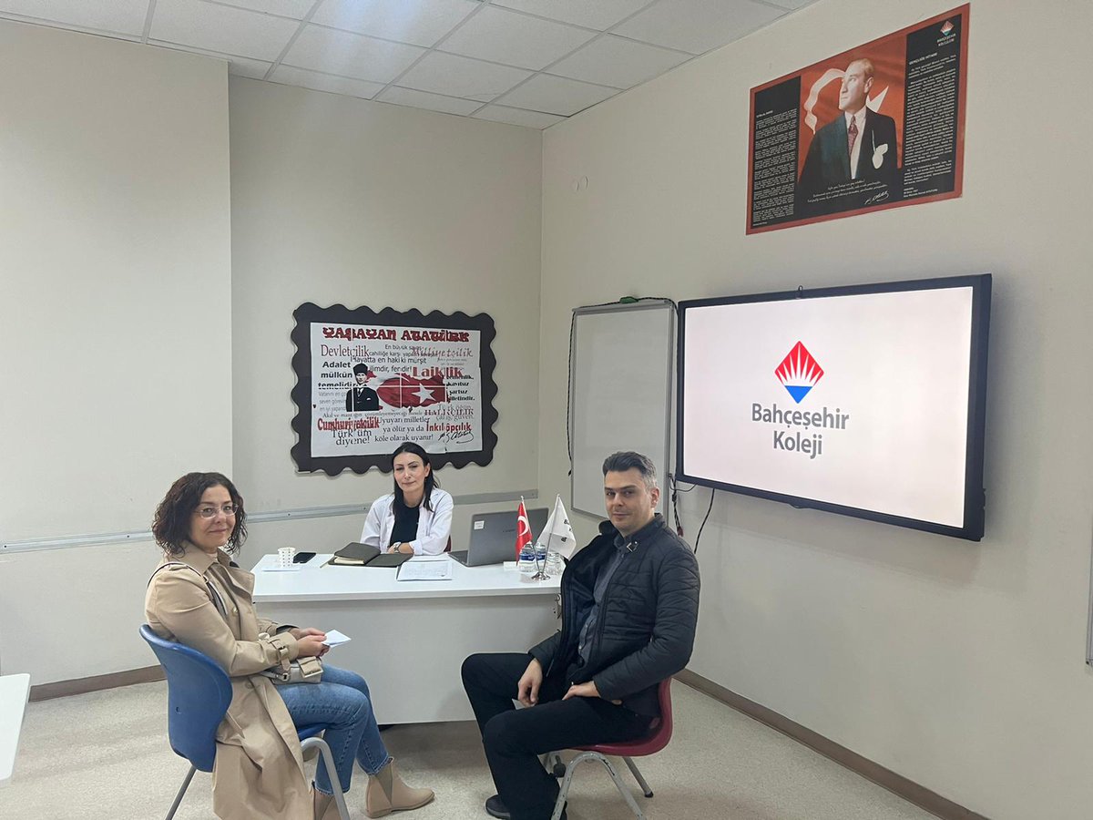 BKBANDIRMA's tweet photo. Ortaokul 5 ve 7. sınıf öğrencilerimizin bireysel veli toplantılarını velilerimizin yoğun katılımıyla gerçekleştirdik.💙❤️

#BahçeşehirKoleji https://t.co/Ed8UFefrft